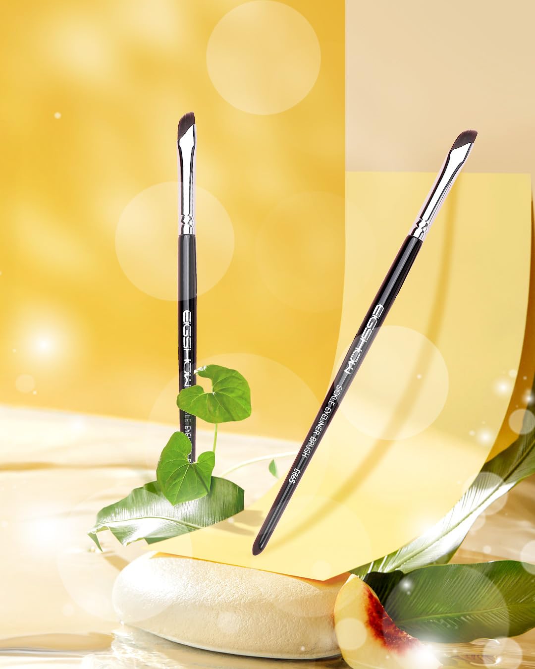 EIGSHOW Eyeliner Brush soft-fiber-bristles for gentle control and smooth color.
