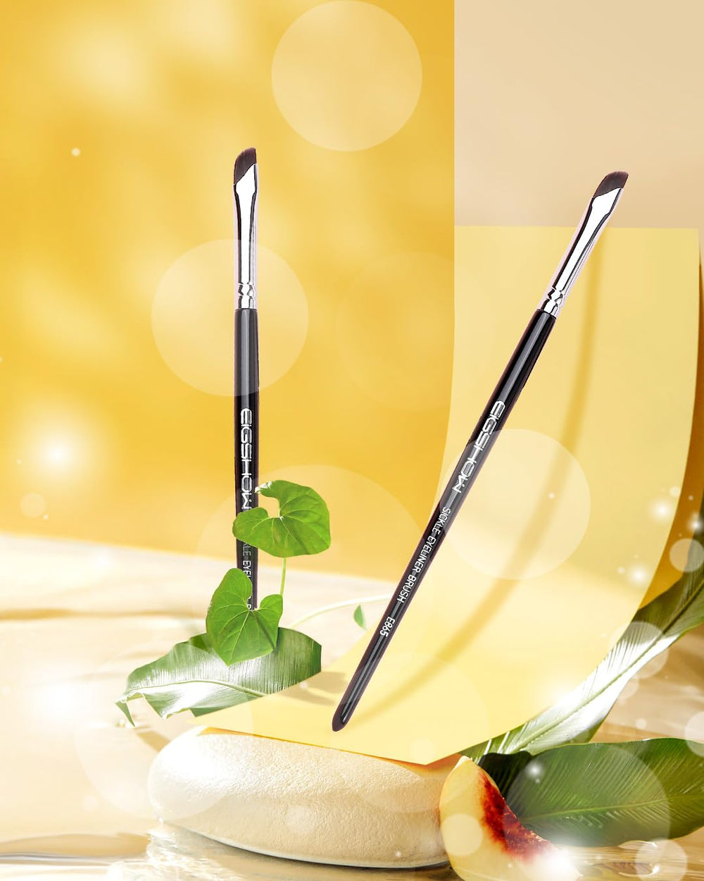 EIGSHOW Eyeliner Brush soft-fiber-bristles for gentle control and smooth color.