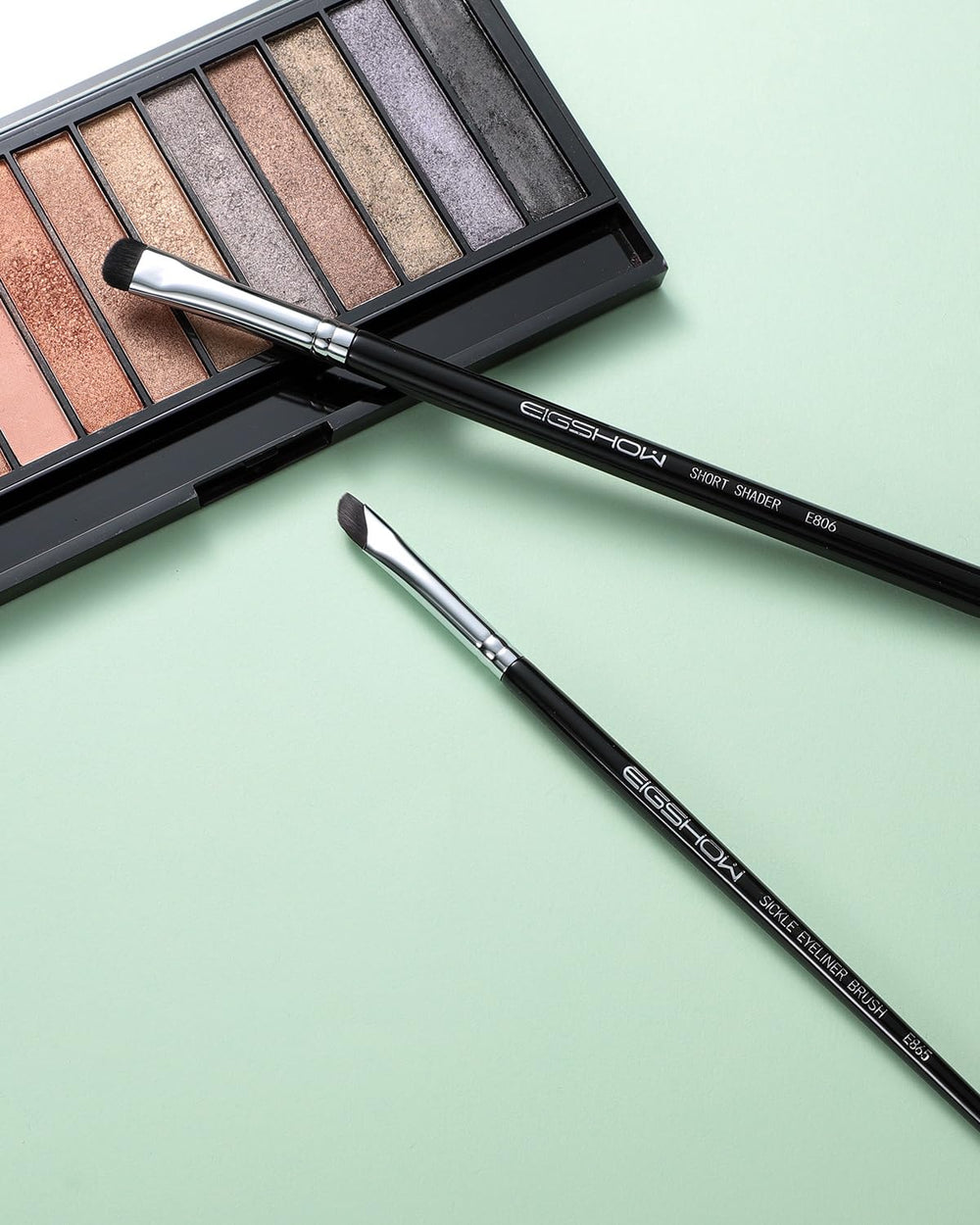 EIGSHOW smoky eye blending for dramatic definition