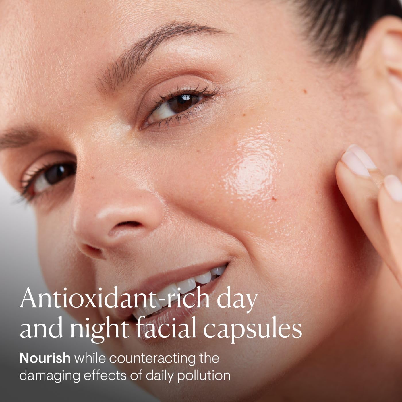 ELEMIS Skin Bliss Capsules morning application showing Rose Absolute for hydrating skin.