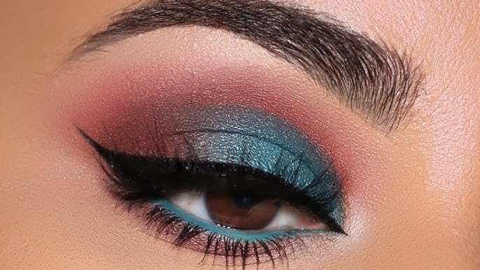 Elina Organics Mermaid Eyeshadow Palette eco-friendly packaging highlights a natural approach
