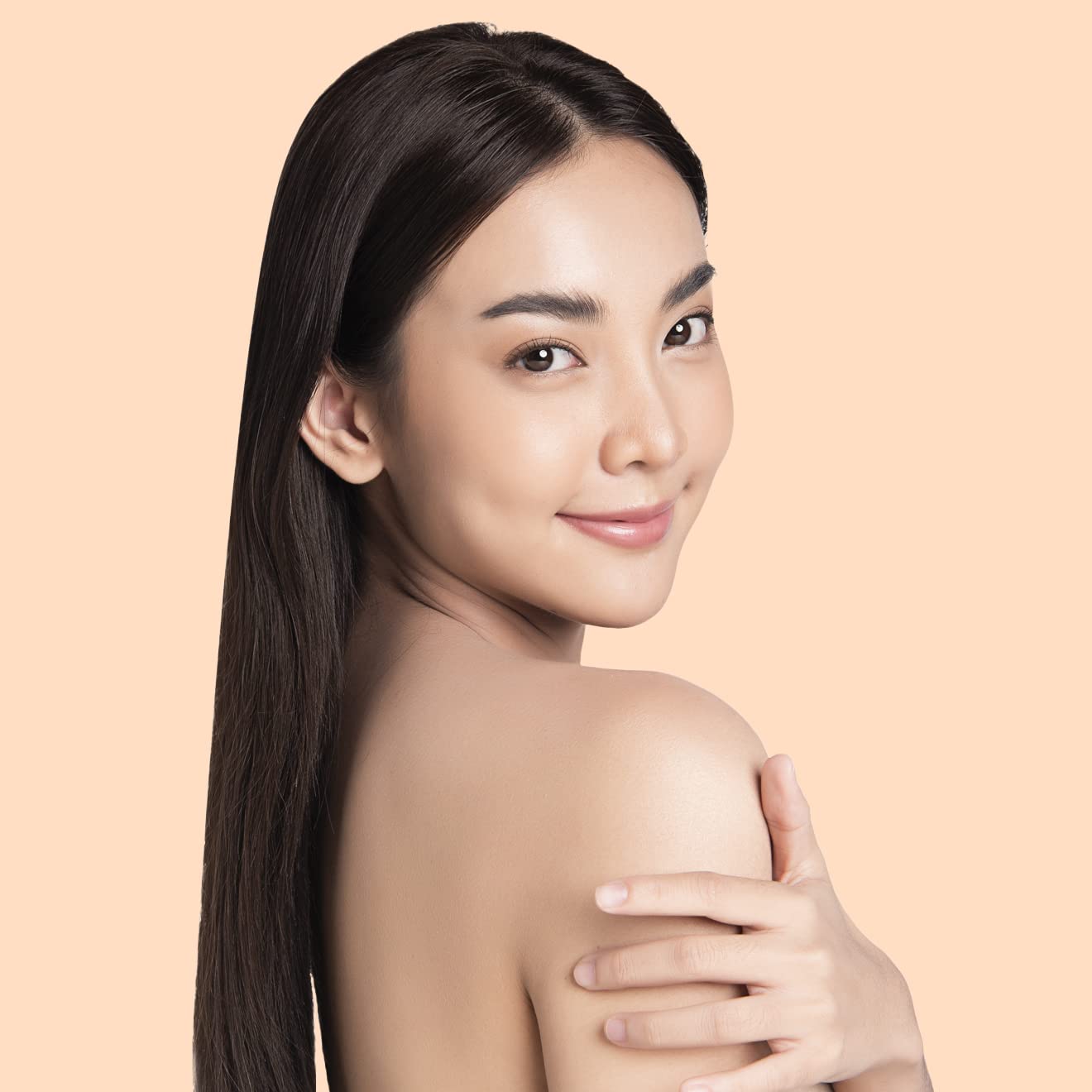 Hair appears detangled and hydrated after applying Elizabeth Mott primer.