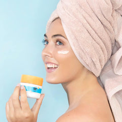 Ingredient label on Elizabeth Mott Vitamin C moisturizer hints at ceramides and antioxidants.