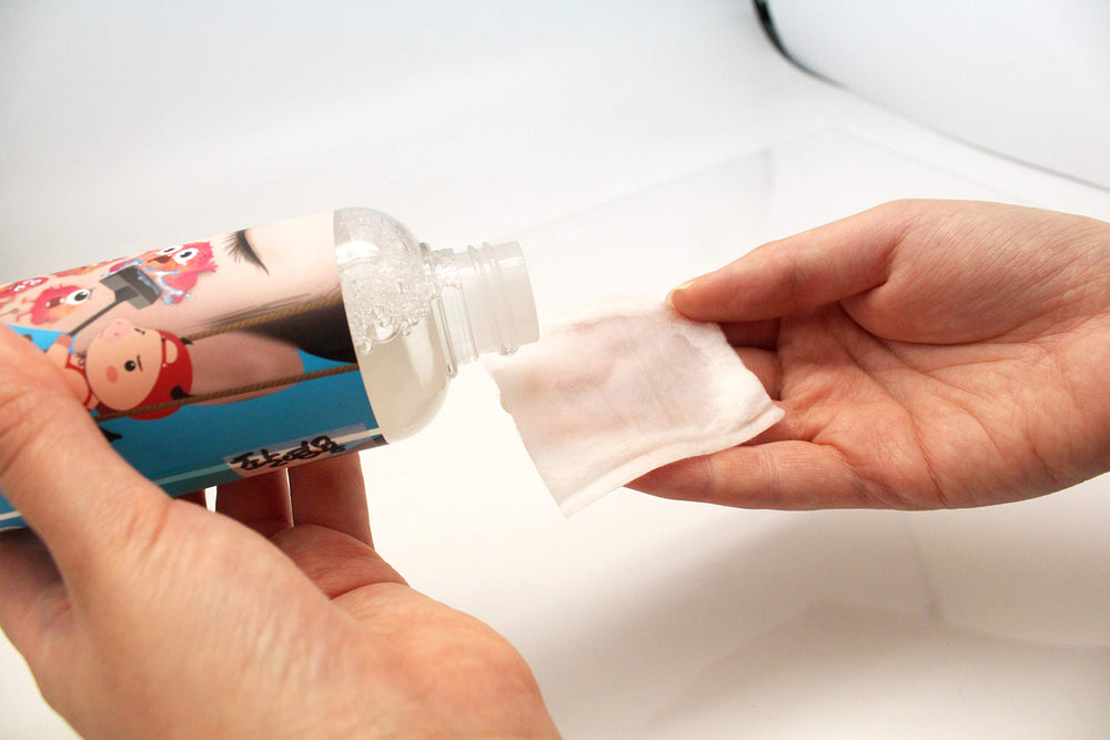 Elizavecca Hell Pore Toner label close-up with fruit acids for exfoliation.