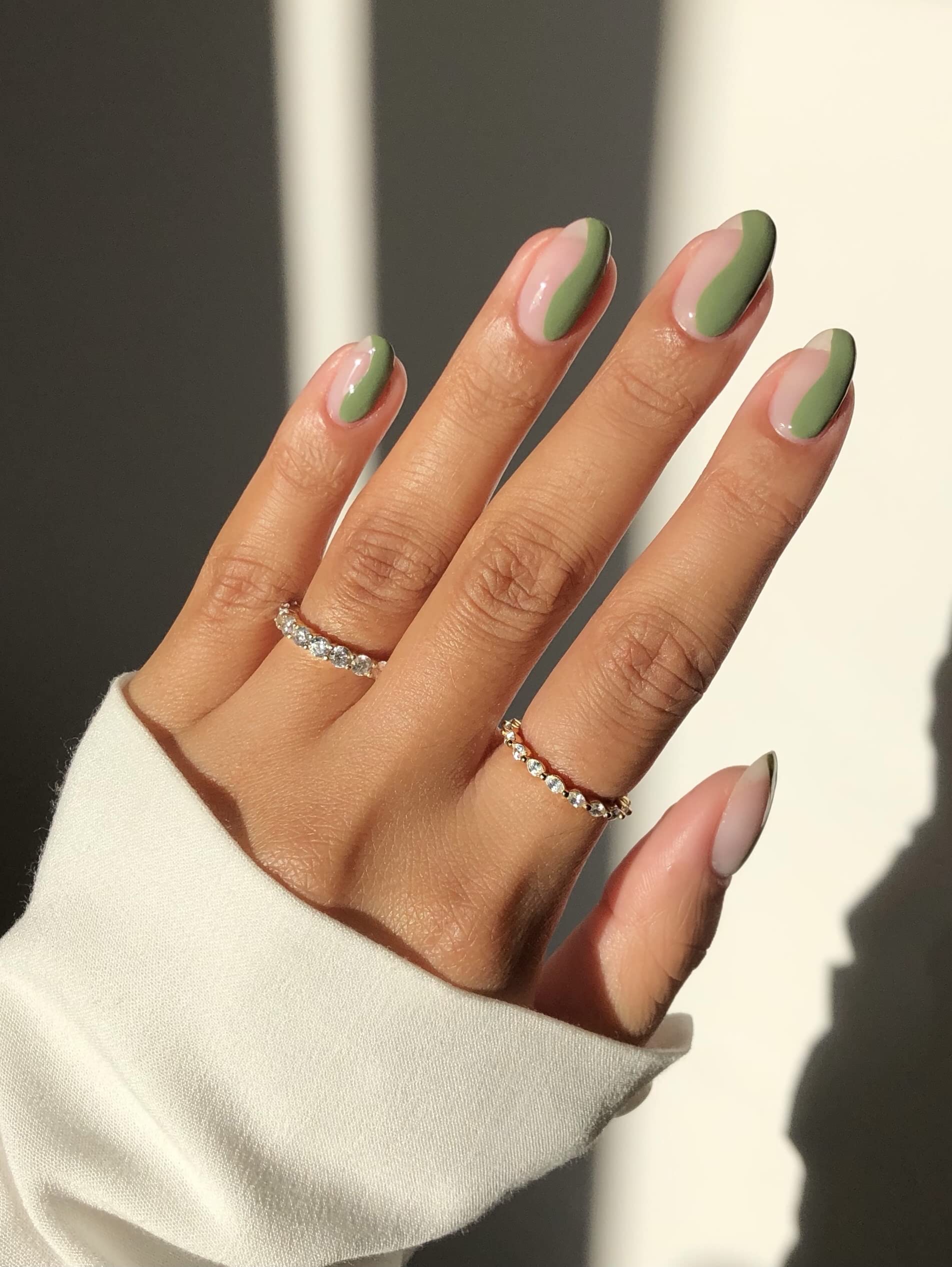 ella+mila In a Rush salon-quality finish on nails without UV light.