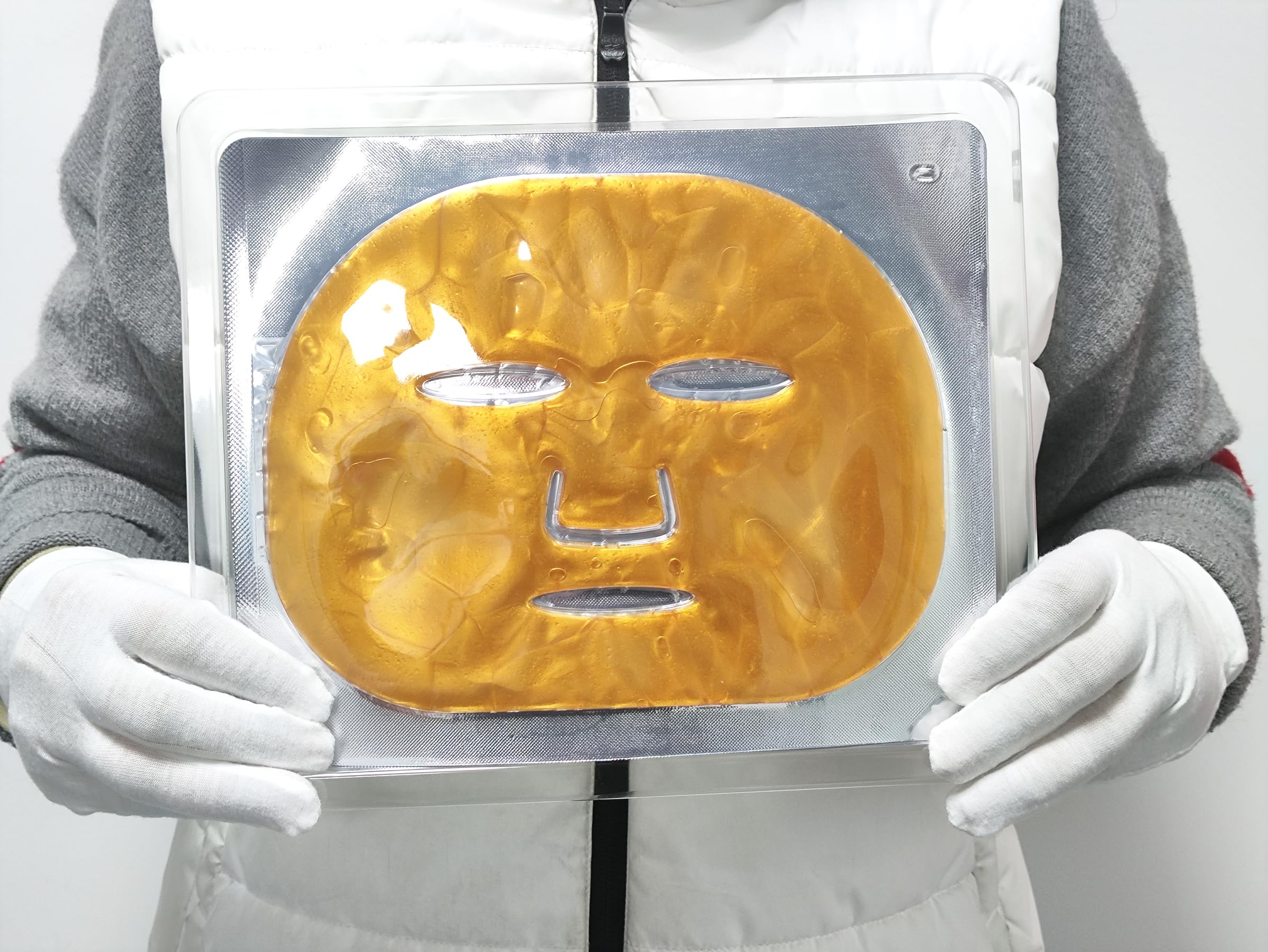 EMILYSTORES gold gel collagen mask results hint at a brighter complexion