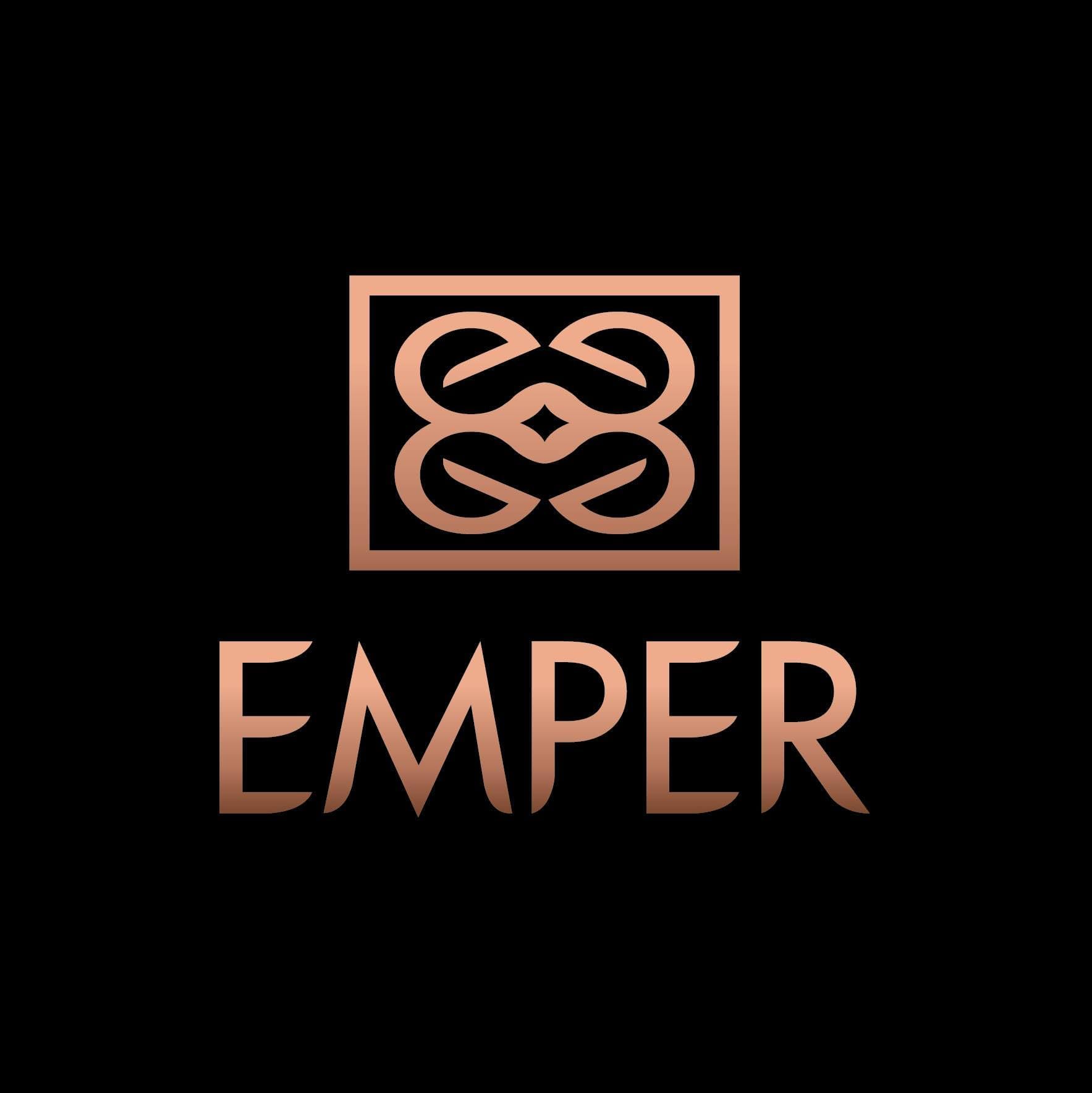 Emper Seno Arnia half-turned bottle displays warm vanilla amber base.