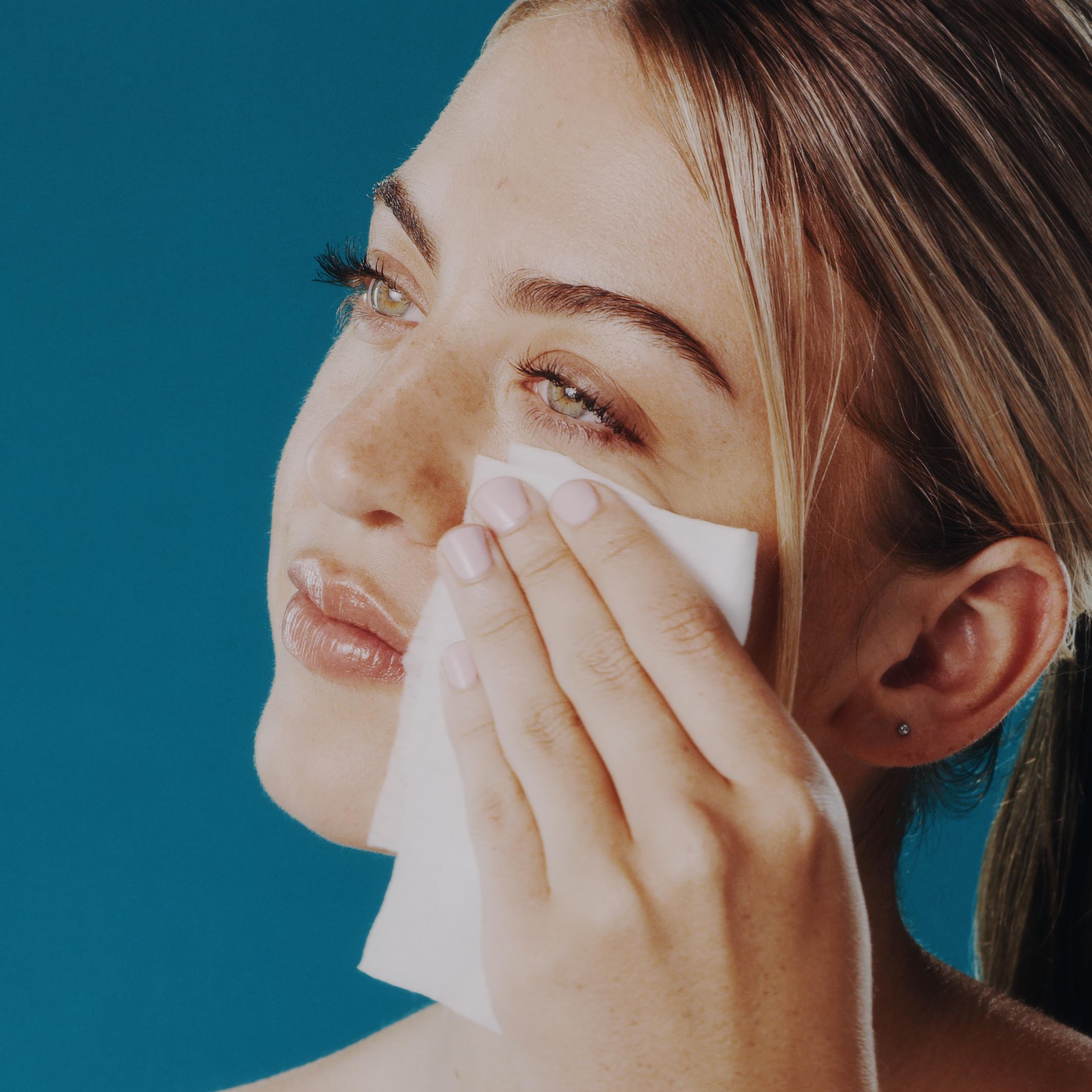 Enchante Dr. Wellness wipe with light refreshing scent close-up