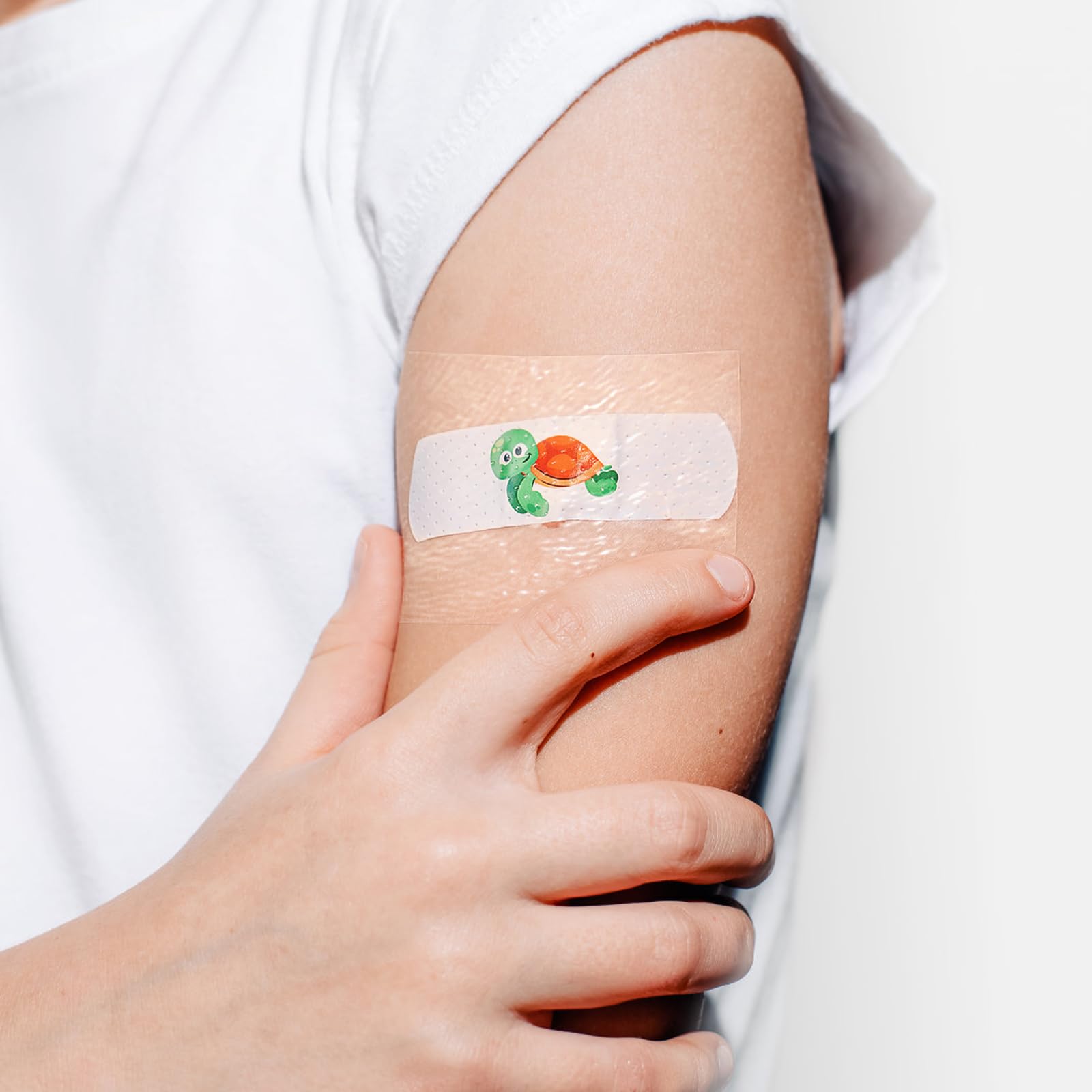 Eorbow dressings protect wounds and patches during everyday tasks