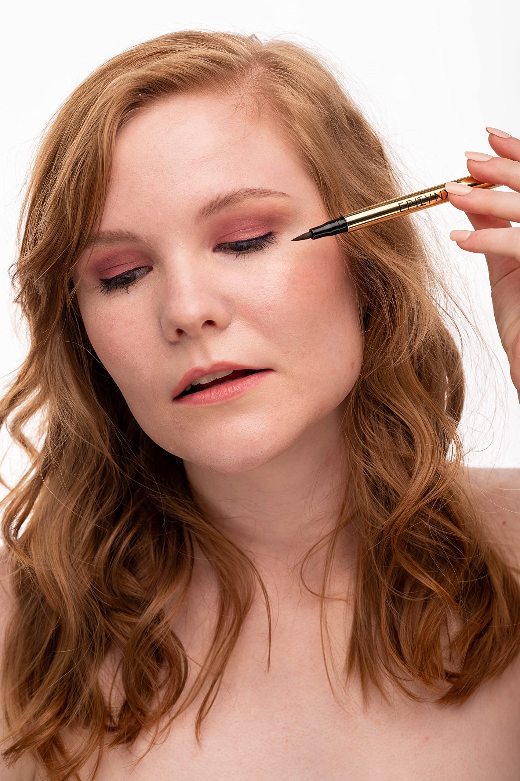 EPILYNX fast-drying formula enables quick, mess-free makeup.