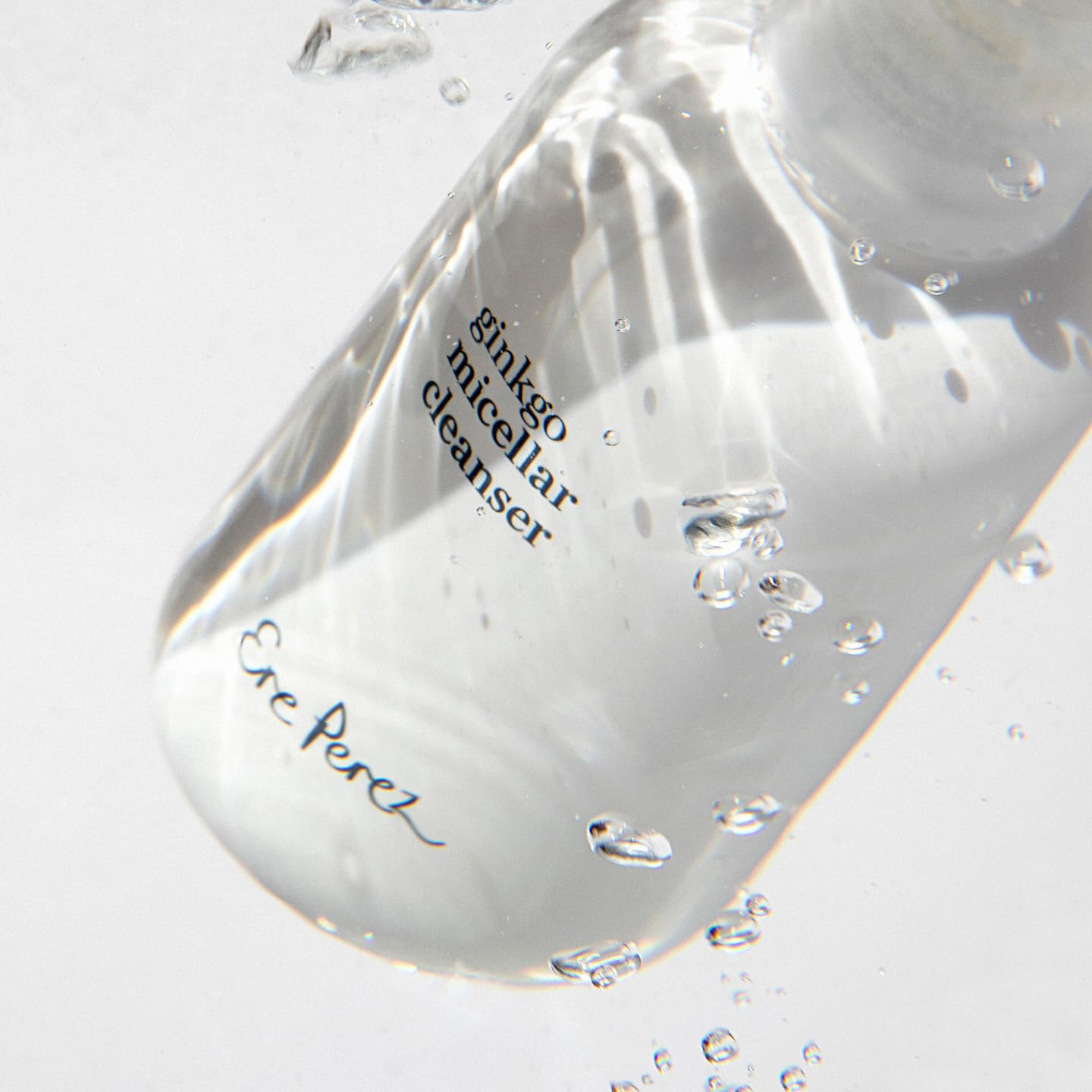 Ere Perez Cinnamon Bark tablet demonstrates natural cleansing power and fragrance-free formula.