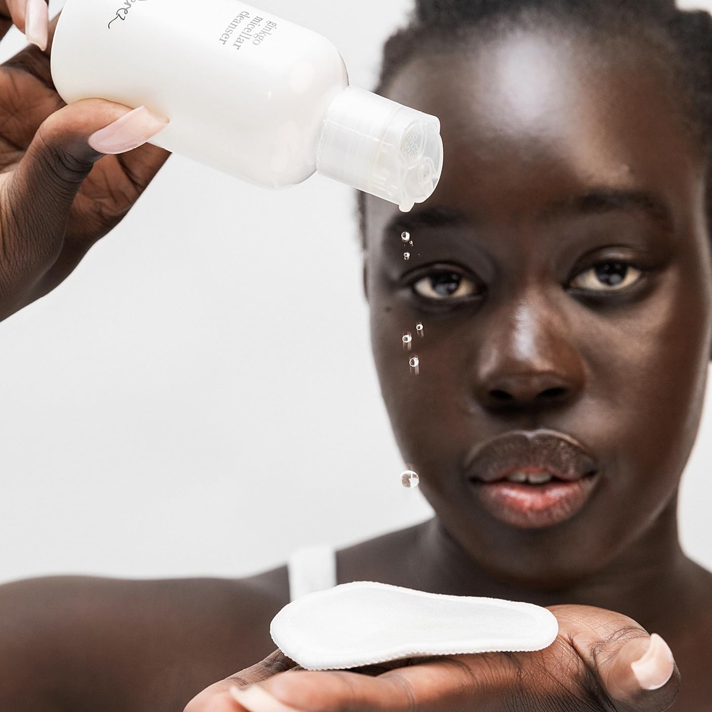 Kigelia Africana element hints at skin-supporting botanical nourishment.