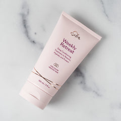 Esalon Weekly Retreat mask application on hair demonstrates even distribution and smooth combing