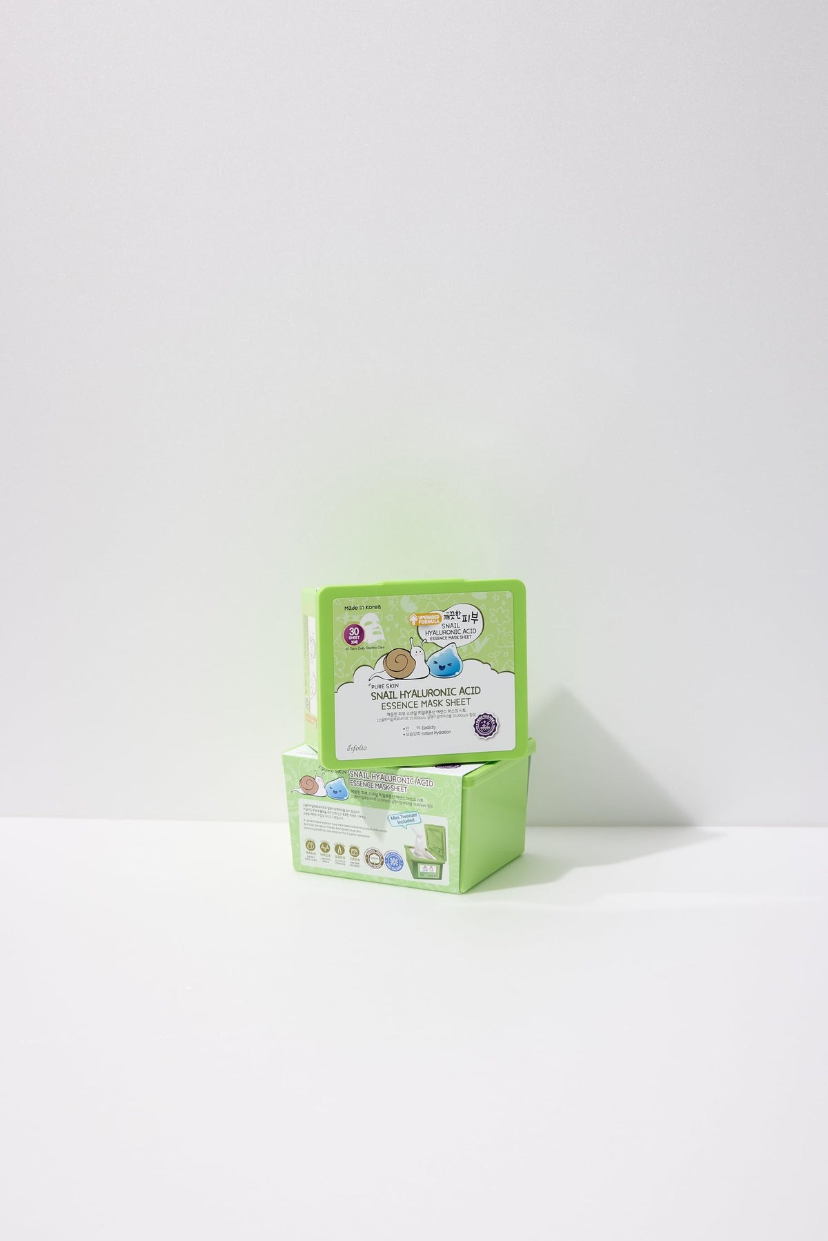 Esfolio Pure Skin snail-hyaluronic mask pack delivers hydration and glow