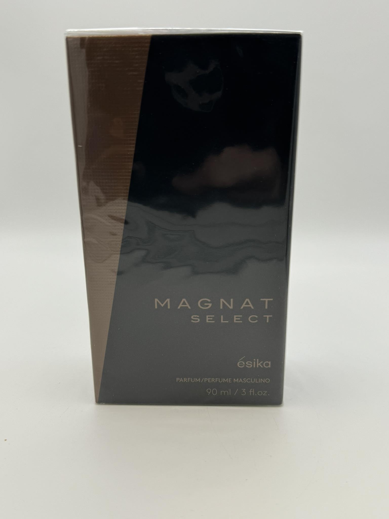 Esika L'Bel Magnat Select perfume bottle closeup with rich amber tones