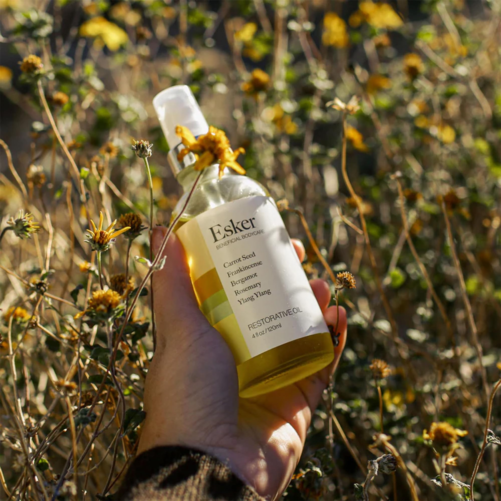 Texture of ESKER Restorative Body Oil absorbs quickly, avoiding a greasy feel.