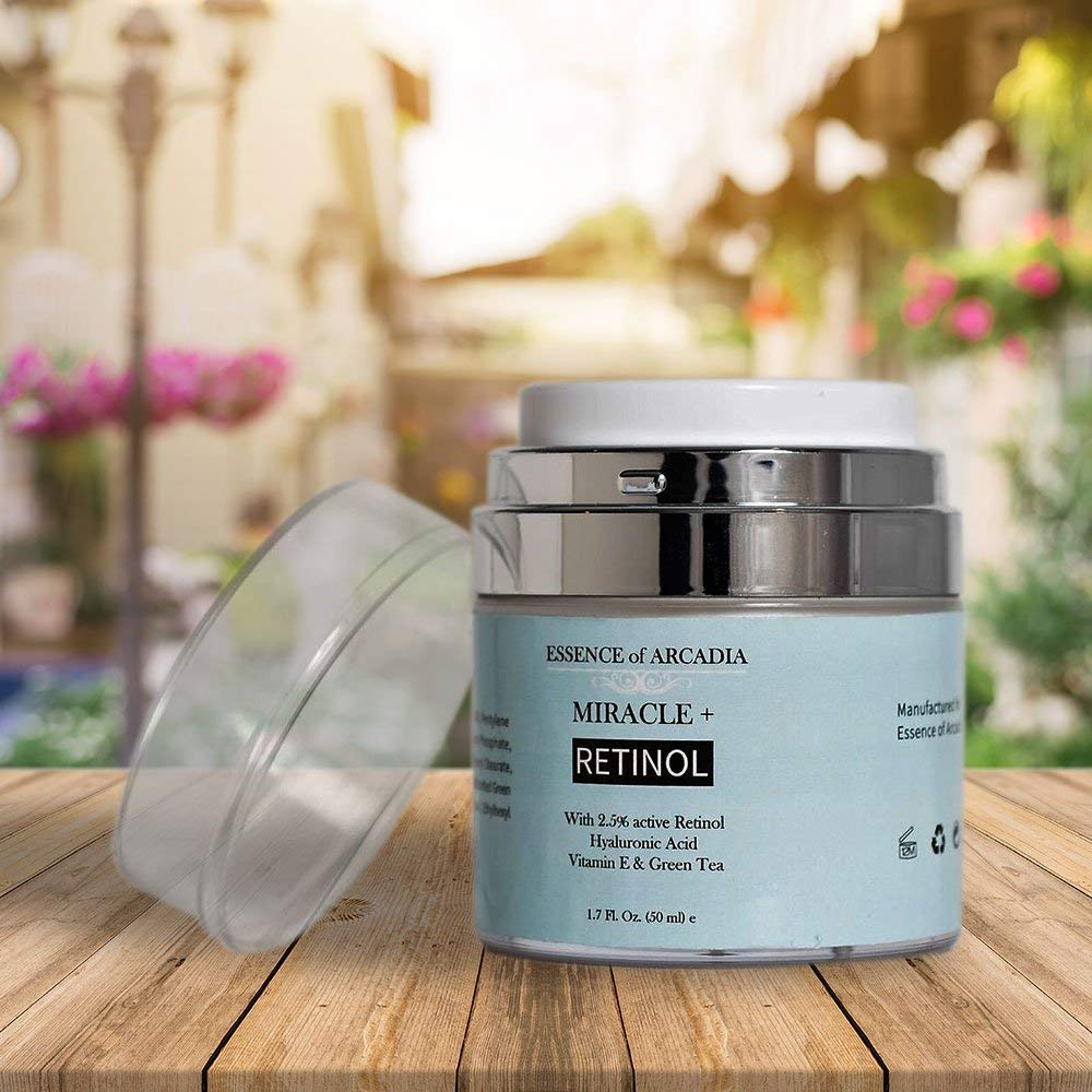 Green tea in Essence Of Arcadia Retinol Moisturizer offers antioxidant protection.