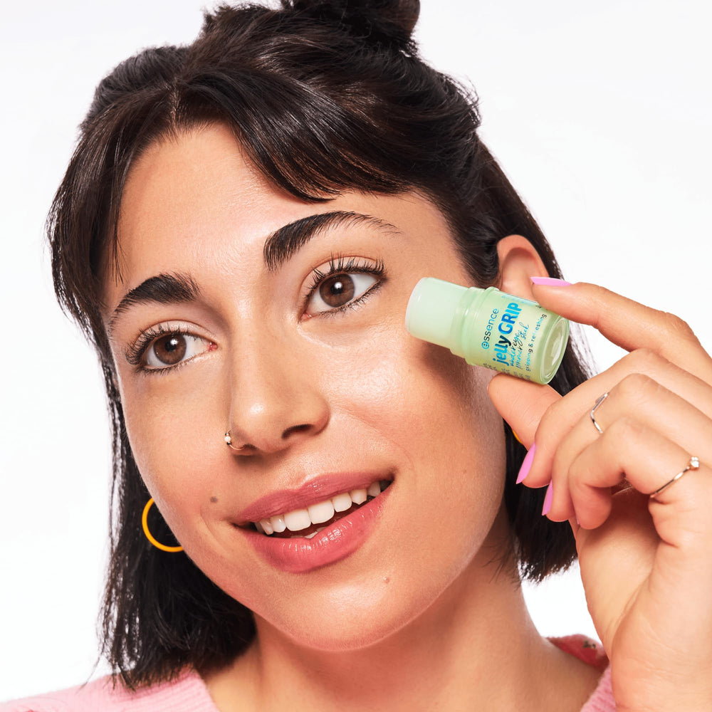 Texture swatch reveals the silky glide of essence Jelly Grip Under Eye Primer Stick