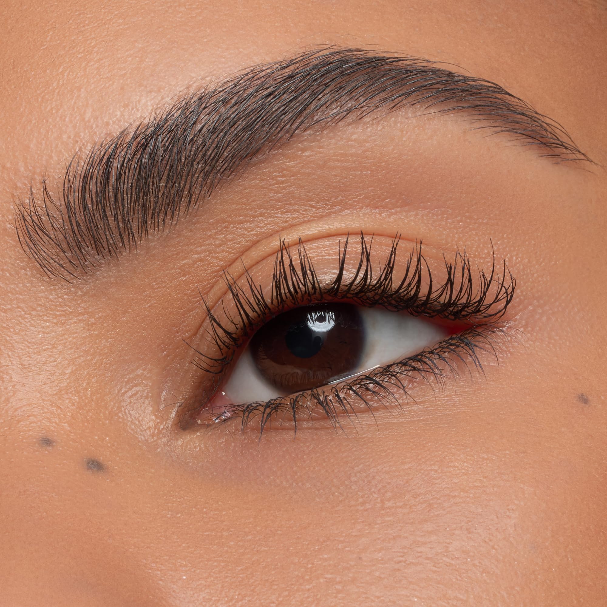 essence Lash Without Limits 01 Extra Black swatch on lashes for deep pigment.