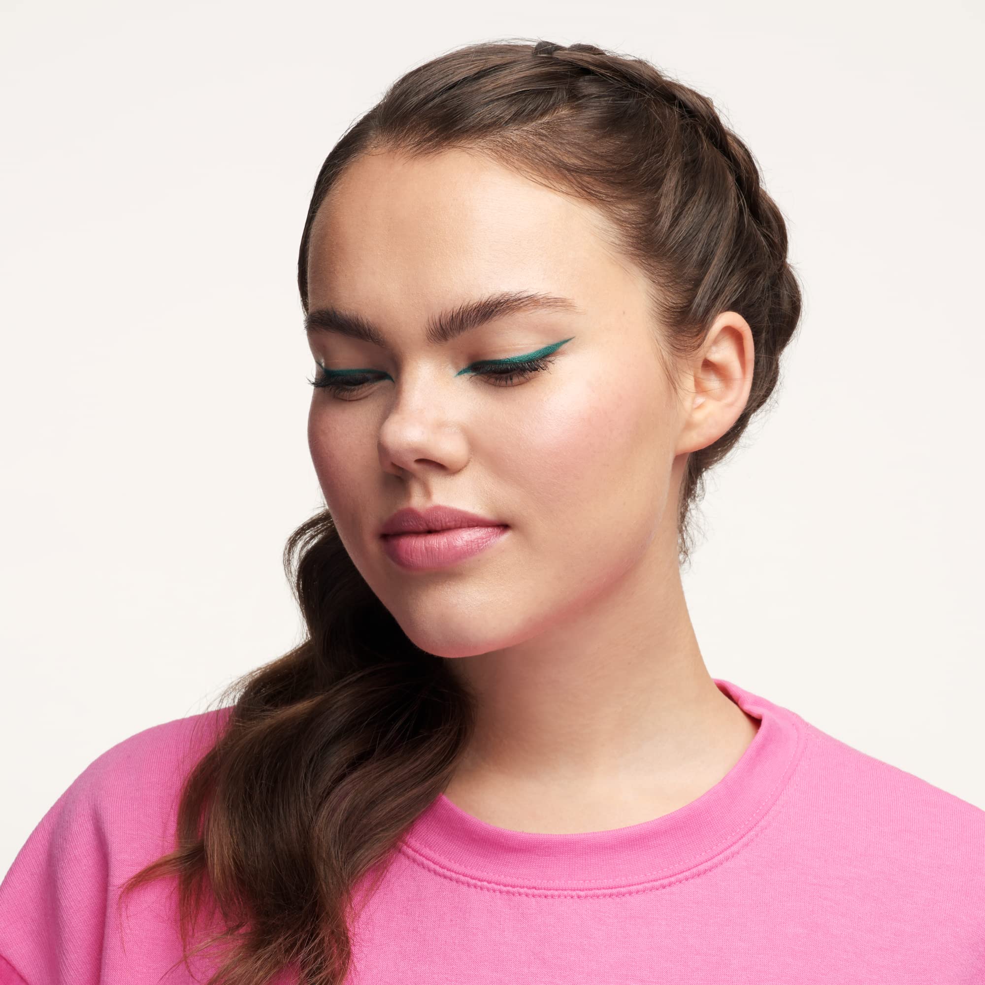 essence Stay & Play is vegan and cruelty-free for ethical beauty choices.