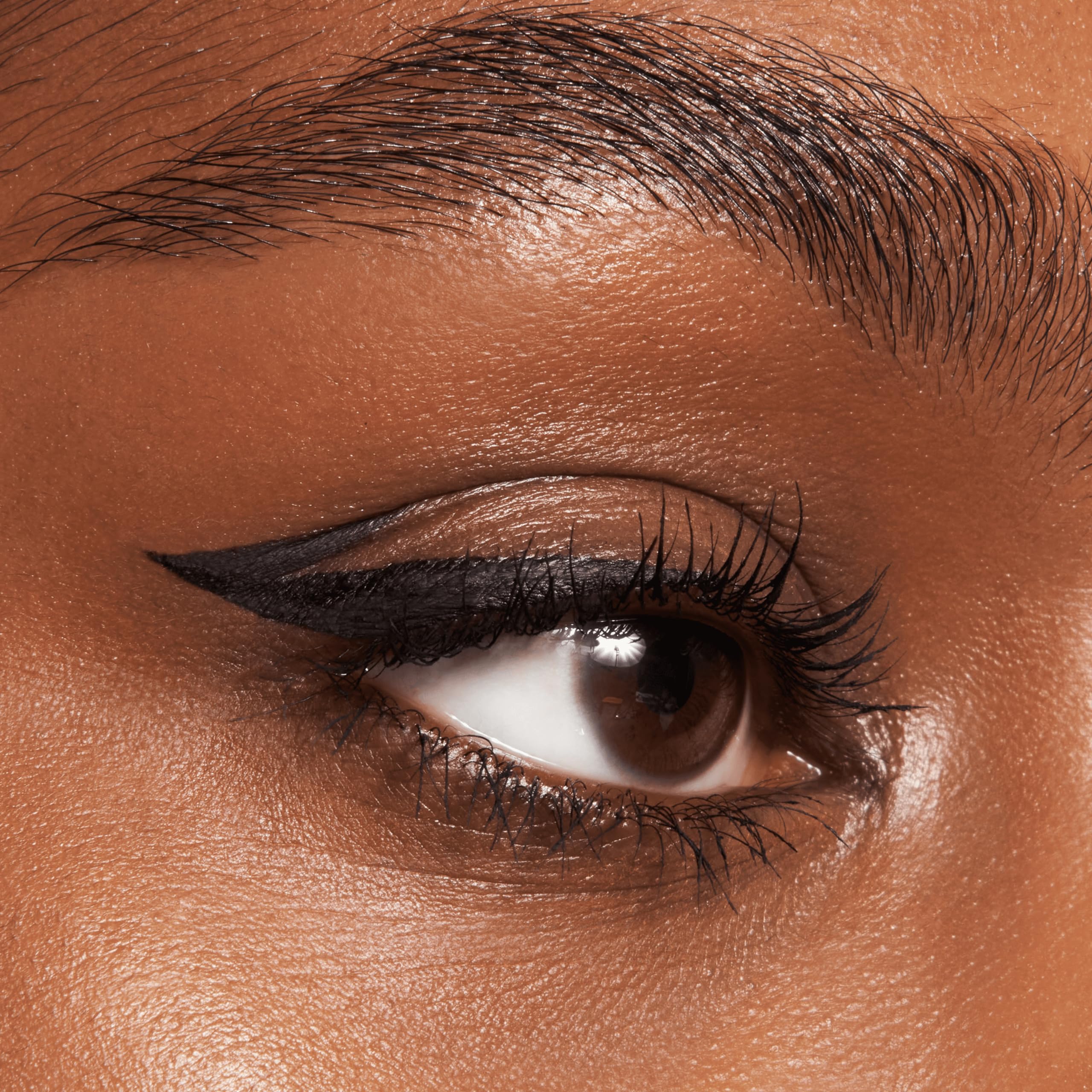 essence Stay & Play Gel Eyeliner Pot black pigment swatch on skin