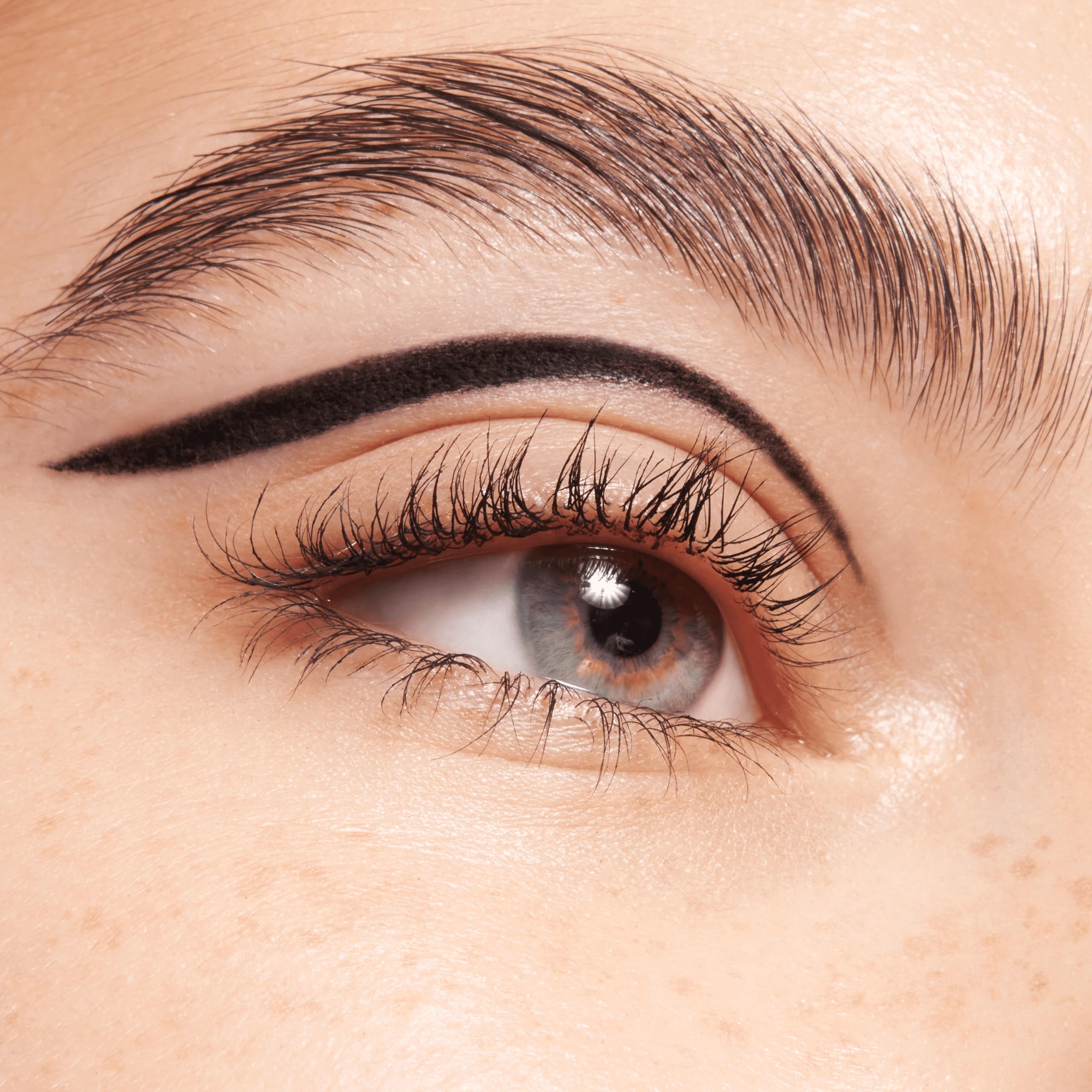 essence Stay & Play Gel Eyeliner Pot black precision tip close-up