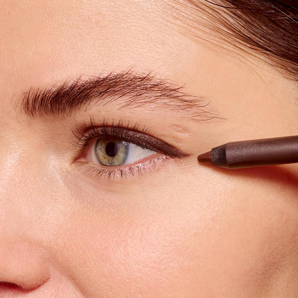 essence Stay & Play Gel Eyeliner soft gel texture for effortless blending.