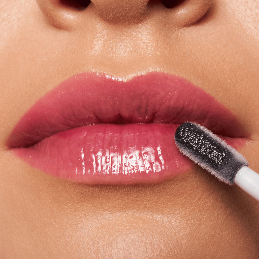 essence What the Fake! velvet finish close-up on lips