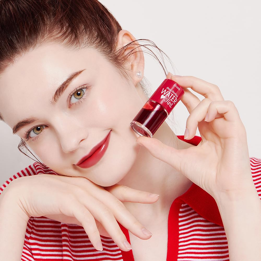 Etude Dear Darling Water Tint smudge-proof finish on lips during activities.