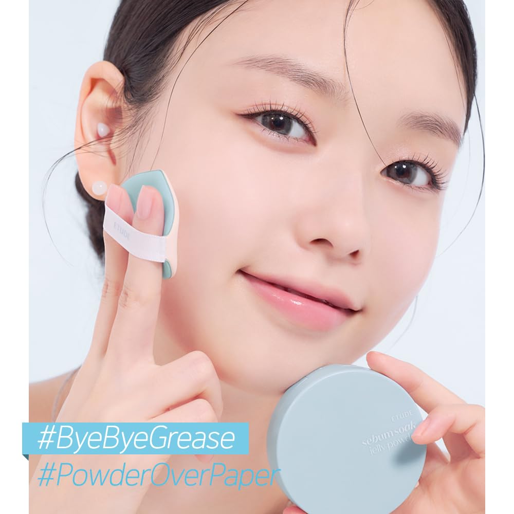 ETUDE SebumSoak Jelly Powder oil-control action delivers a soft matte finish