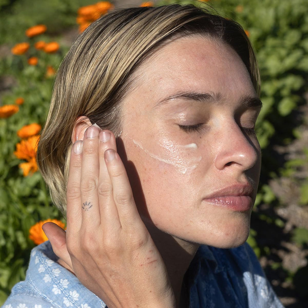 evanhealy coconut-jojoba-vanilla-oil-blend bottle image suggests luxurious skin care
