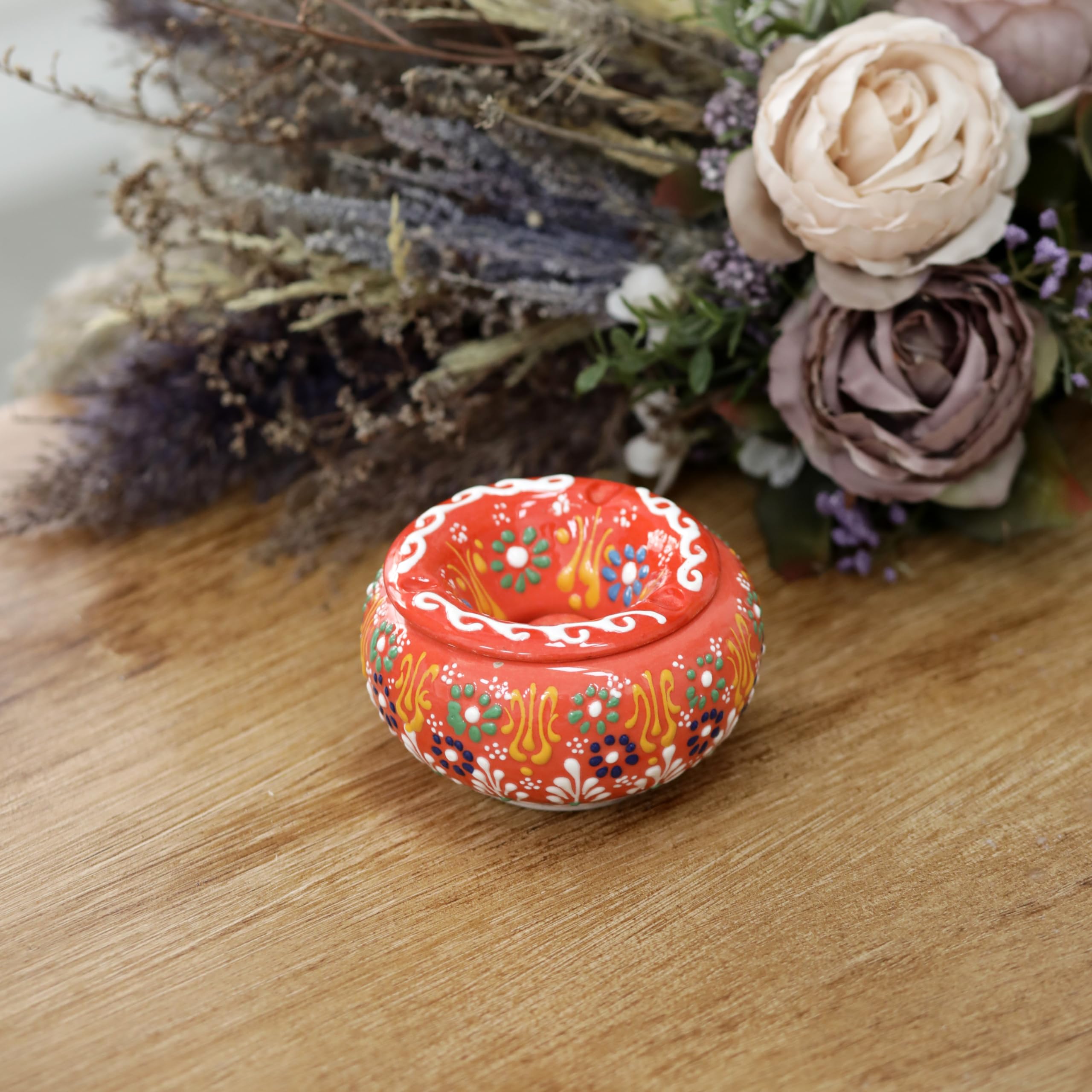EVANILIFE deep-belly ceramic jar offers ample space for keys and keepsakes.