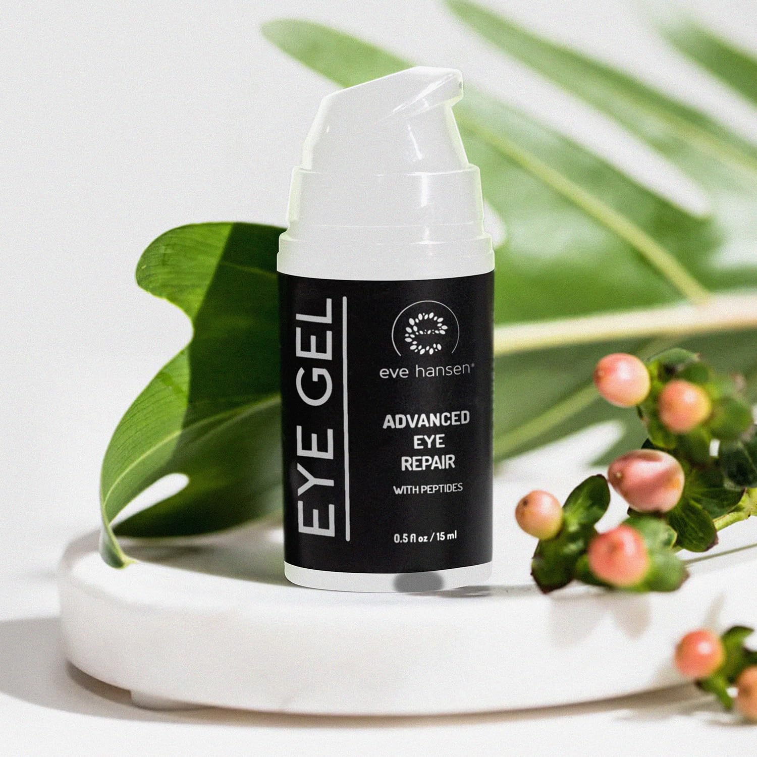 Eve Hansen brightening effect under eye highlights improved radiance in the orbital area.