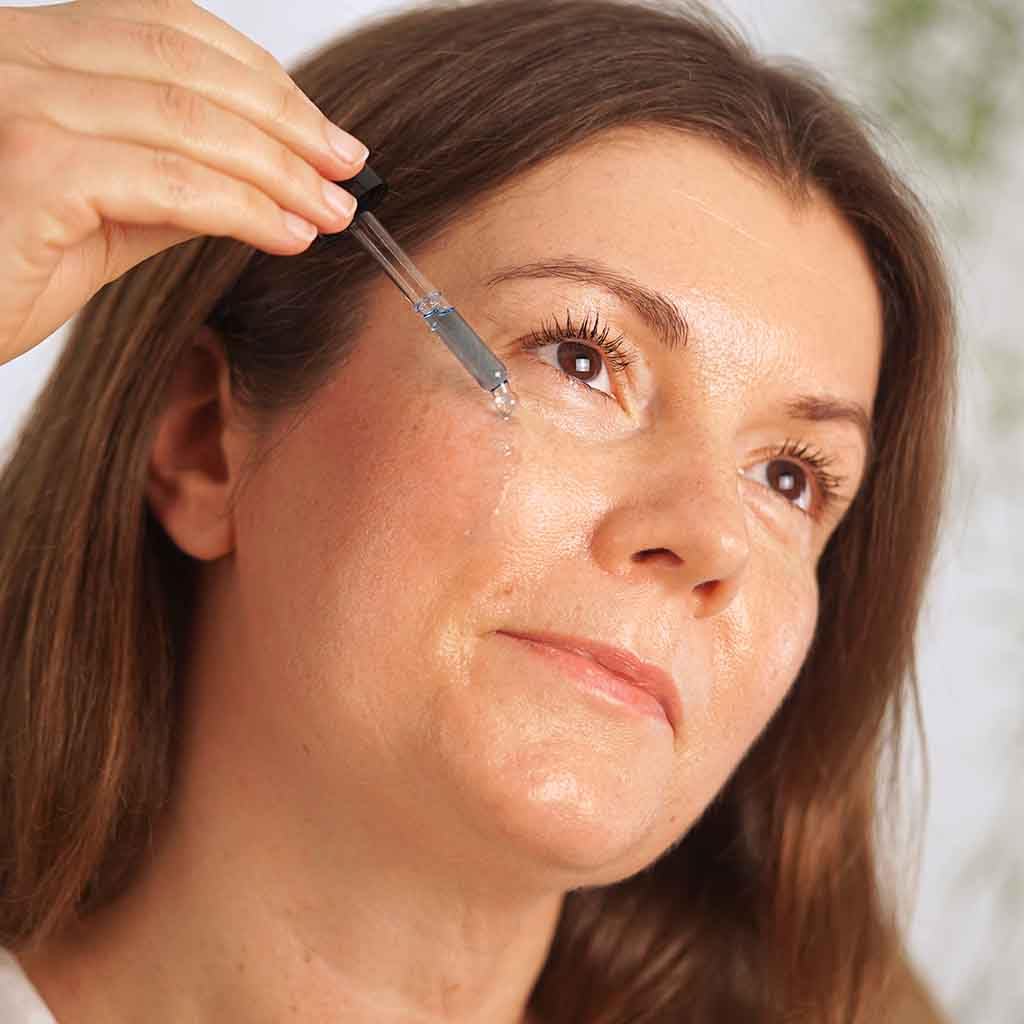Evolve Ceramides barrier-closeup, supports skin resilience and moisture.