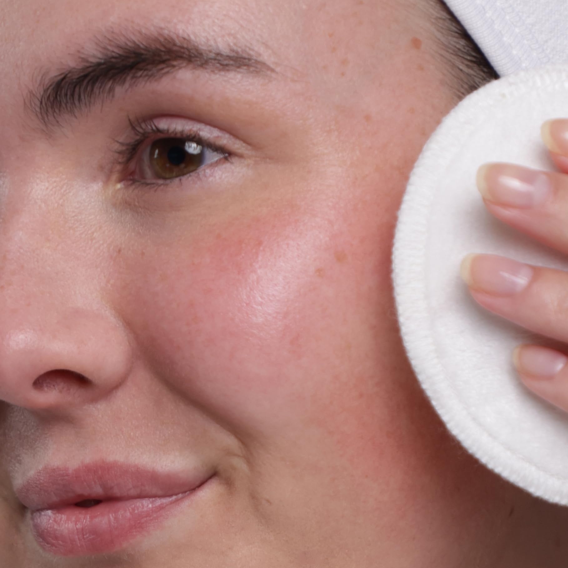 Pomegranate antioxidants highlight protection against moisture loss.