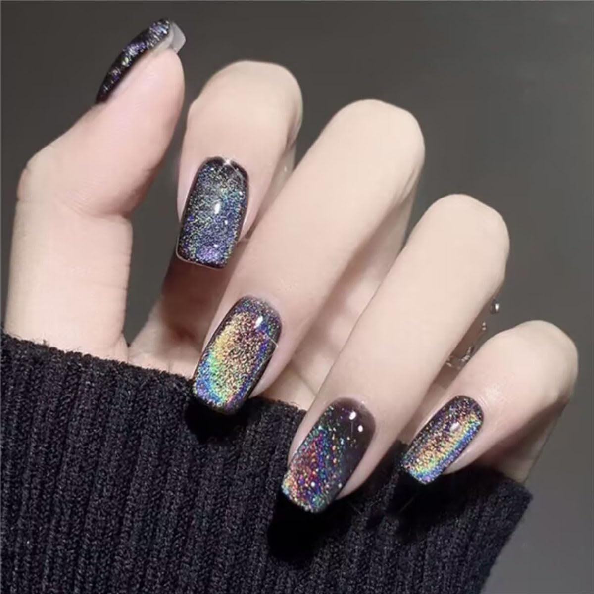 evpct cat-eye nails in black chrome for a dramatic manicure effect