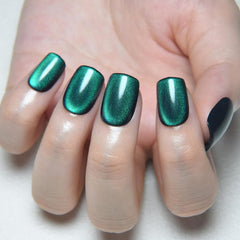 evpct Emerald Green nails with reflective cat eye effect, long-lasting look