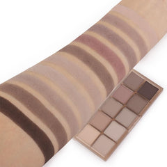 evpct close-up reveals high pigmentation and easy blending for bold color payoff.