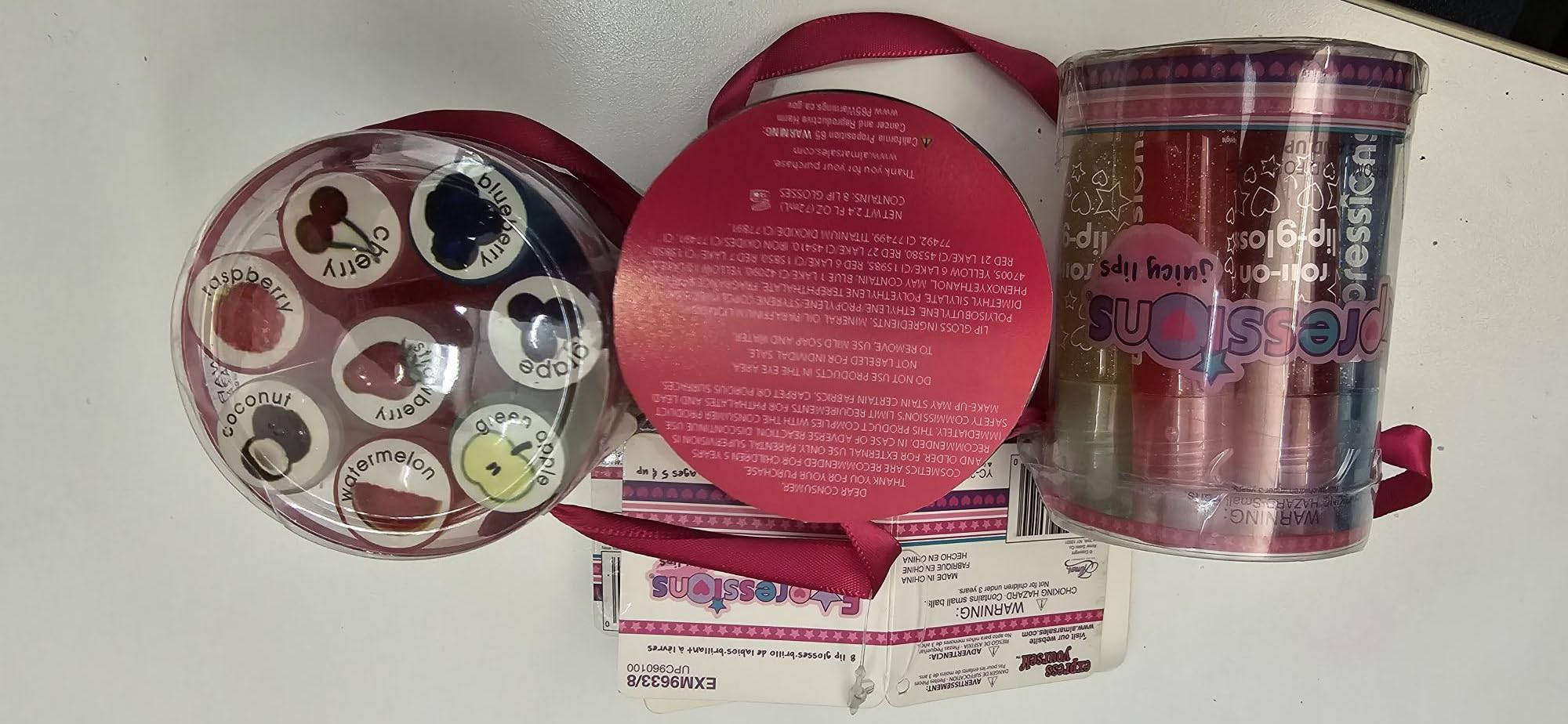 Gloss EXPRESSIONS fraise, couleur lumineuse et format sûr pour jeunes.