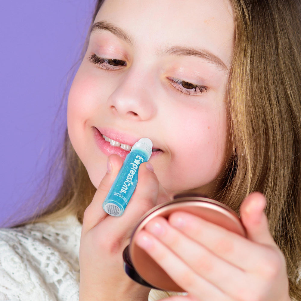 Gloss EXPRESSIONS pomme-verte, roller compact, hydratant pour lèvres souples.