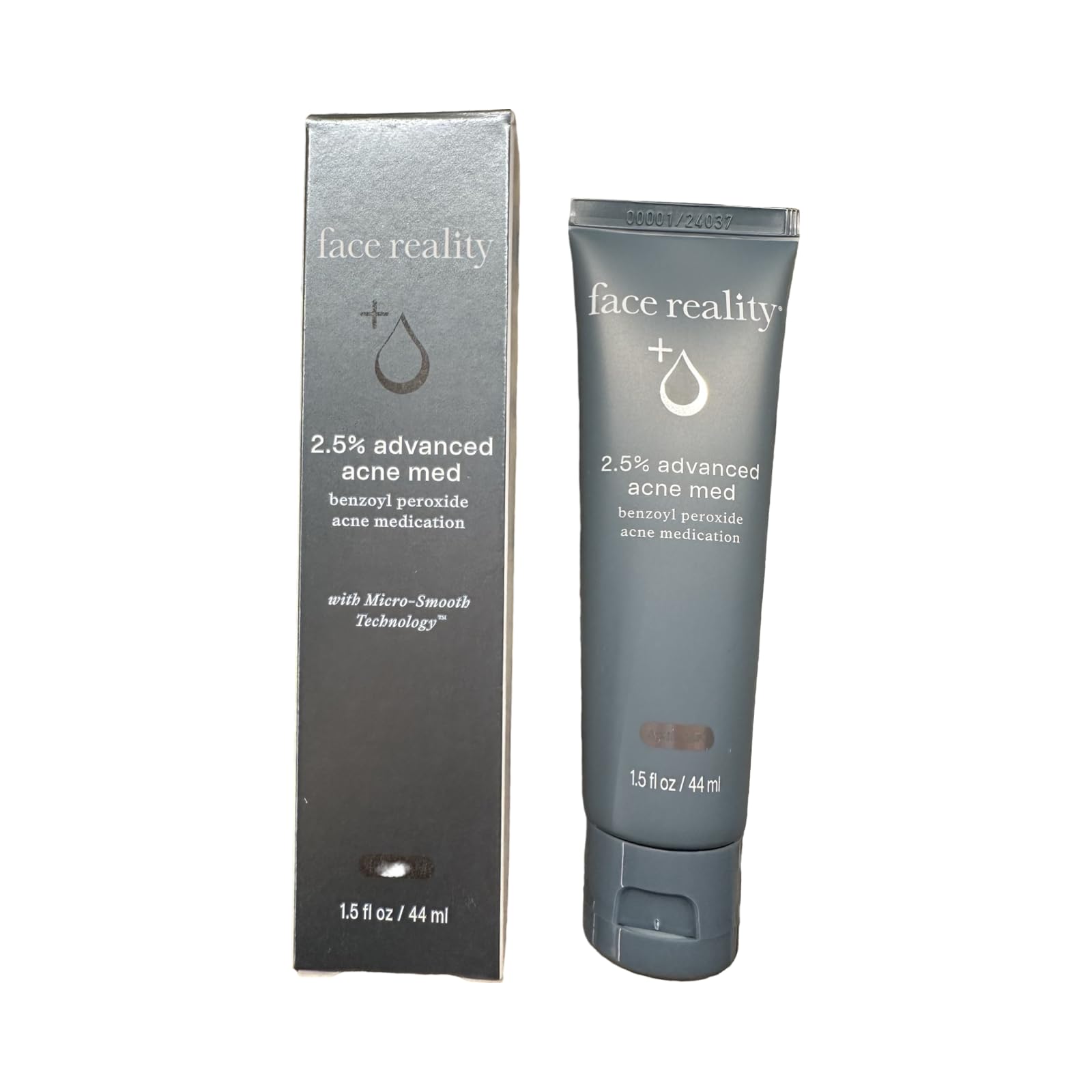 Face Reality Skincare 2,5% Acne Med – bouteille blanc cassé prête à l’emploi, traitement ciblé.