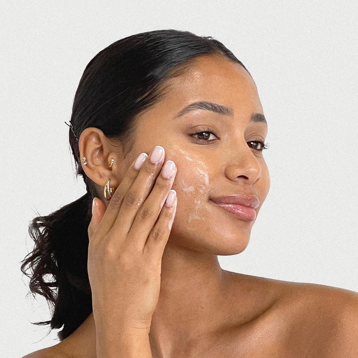 FACETORY Urban Calm gel-to-foam texture delivers comfortable cleansing.