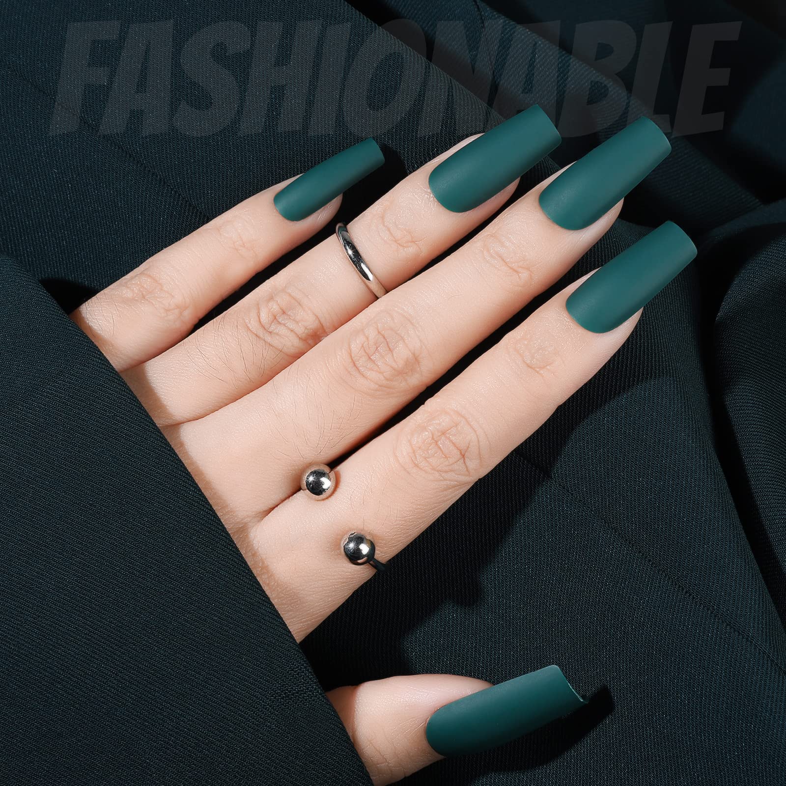 Fandamei matte finish nails provide a modern, non-glossy manicure look.