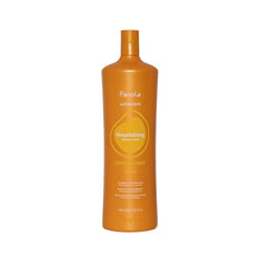Fanola Nourishing Wonder bottle close-up showing rich hydration for dry hair.