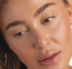 Farmasi VFX Pro Liquid Concealer applicator closeup demonstrates precise application.