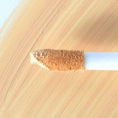 Farmasi VFX Pro Liquid Concealer swatches display shade and pigmentation.