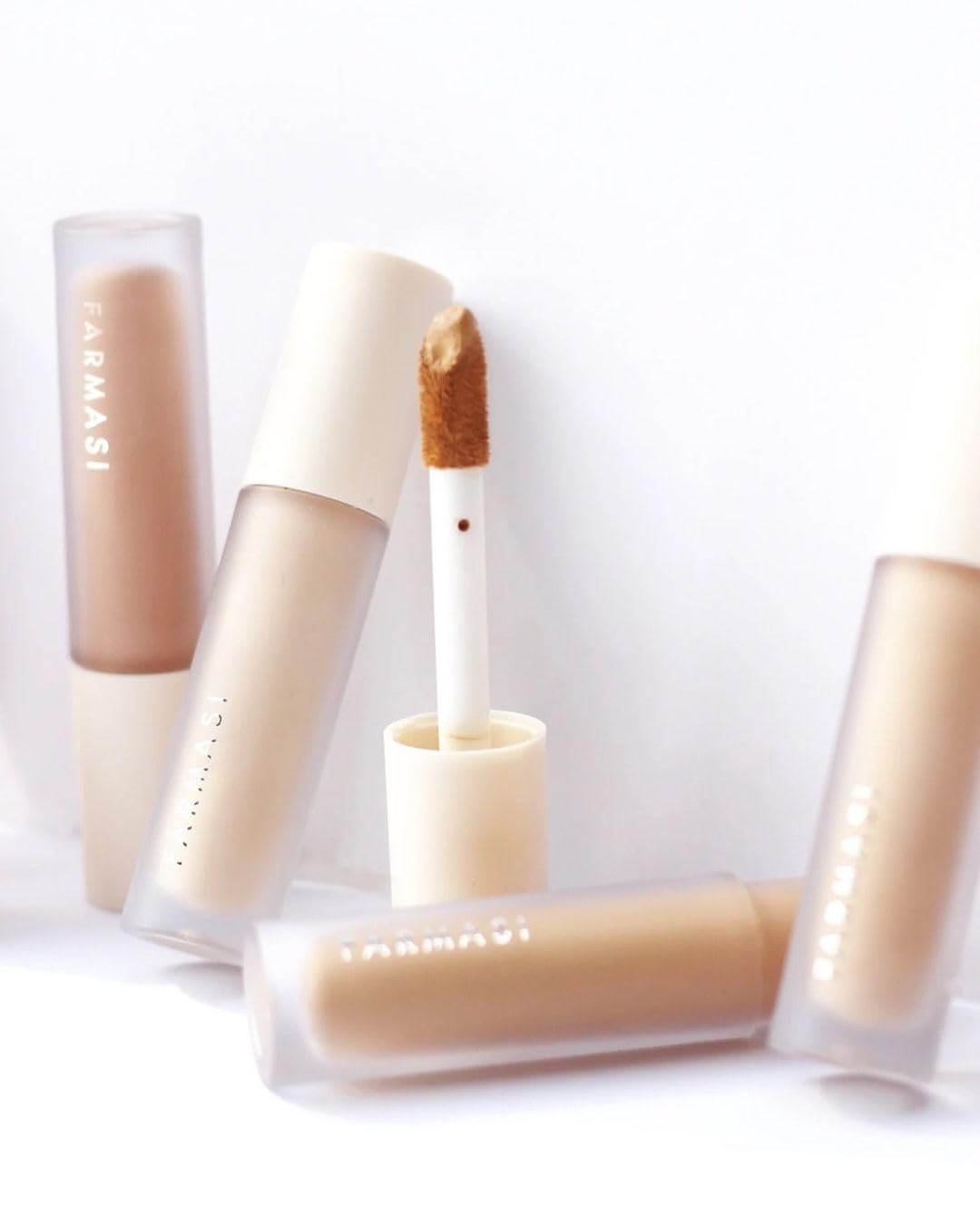 Farmasi VFX Pro Liquid Concealer under-eye coverage in action.