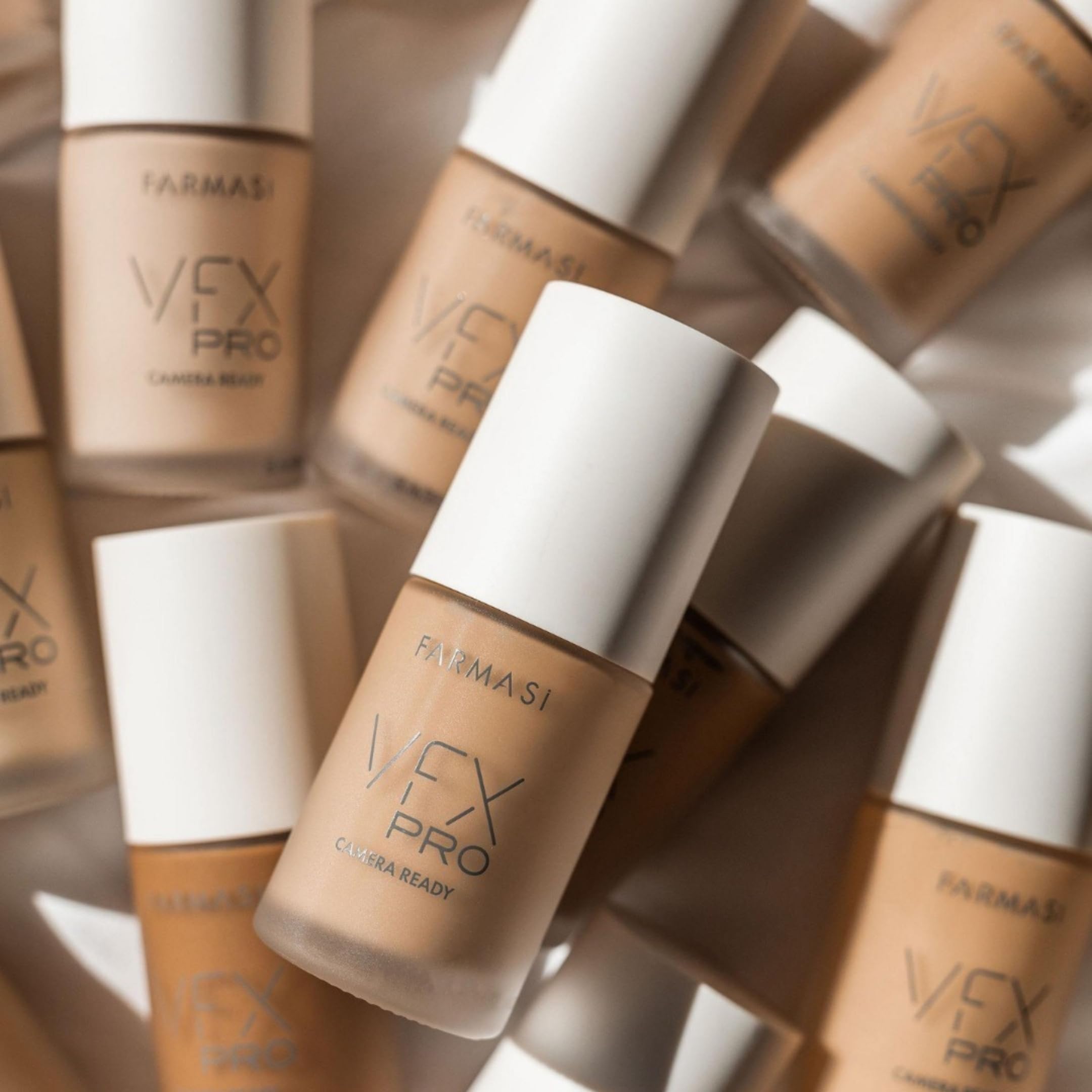FARMASi VFX Pro foundation delivers a long-lasting matte finish throughout the day.
