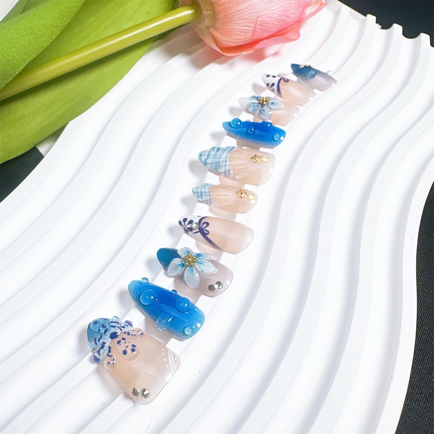 FDSQHSA adjustable almond nails provide a personalized fit for most nails.