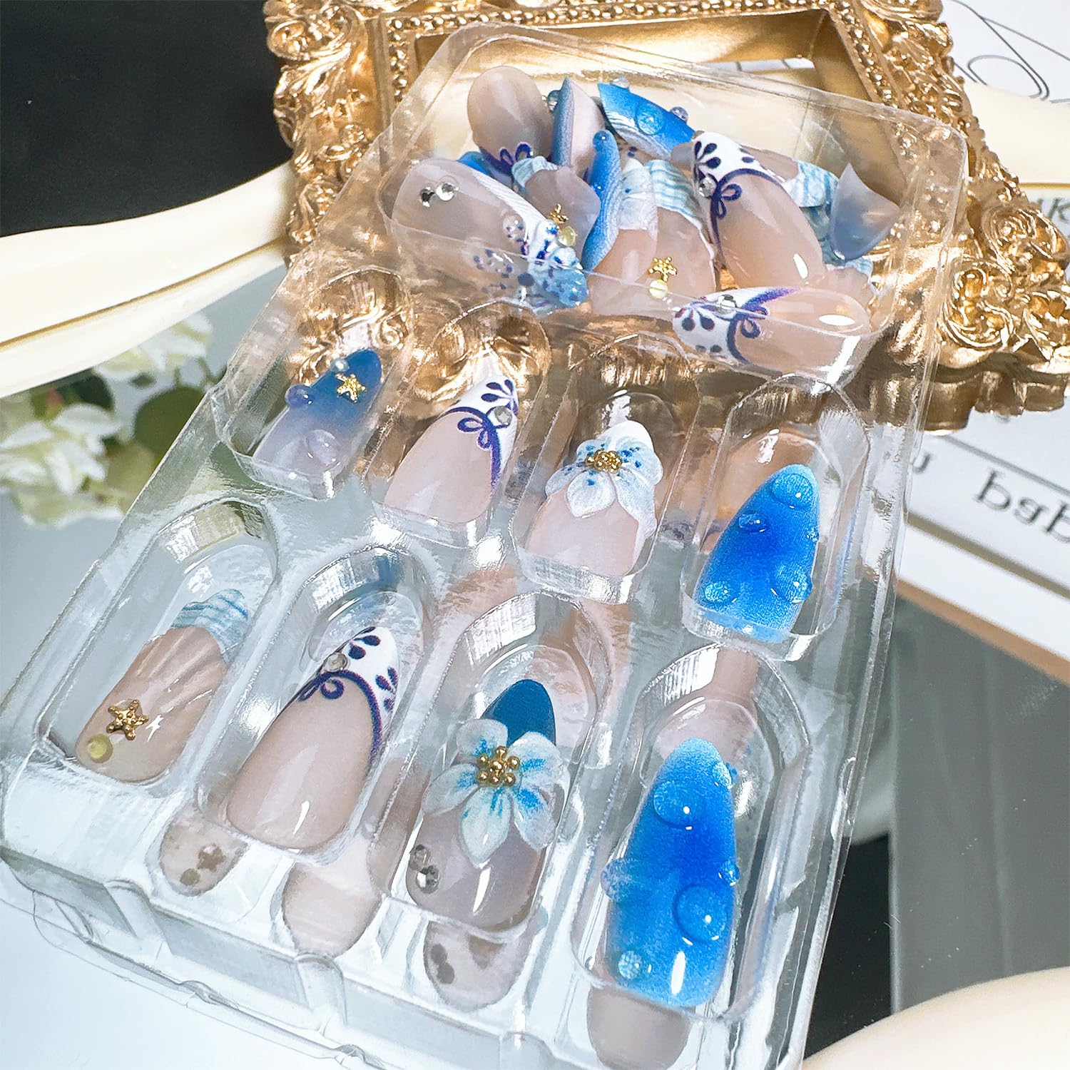 FDSQHSA easy-to-apply press-on nails let you refresh your style in minutes.